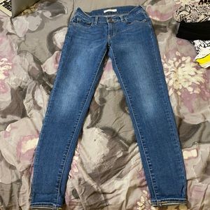 LEVI’s 710 jeans